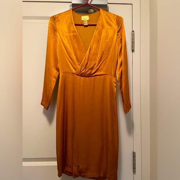 H&M satin wrap style dress with side zipper. - Picture 1 of 1